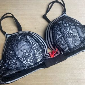 NWT Delphine black bra size P